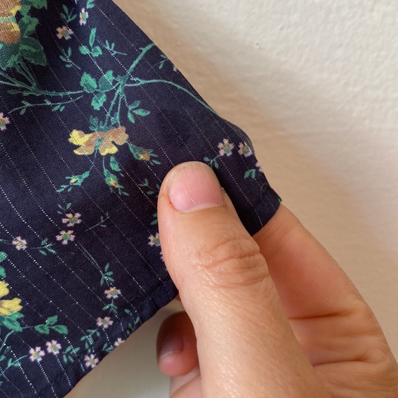 PAIGE dark blue floral lightweight cotton blouse size Small - Picture 8 of 8